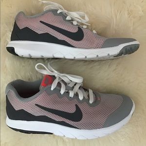 Nike light gray w orange women’s sneakers size 7.5 style 749178009 Real Good